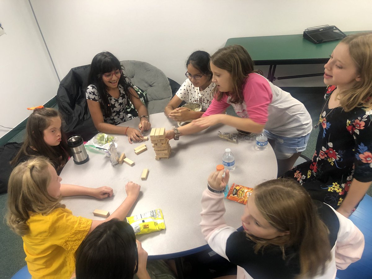 Kennedy_Heather's tweet image. What could make lunch bunch even better? Our @SlcPALs coming to hang out with our @EubanksDragons kiddos!