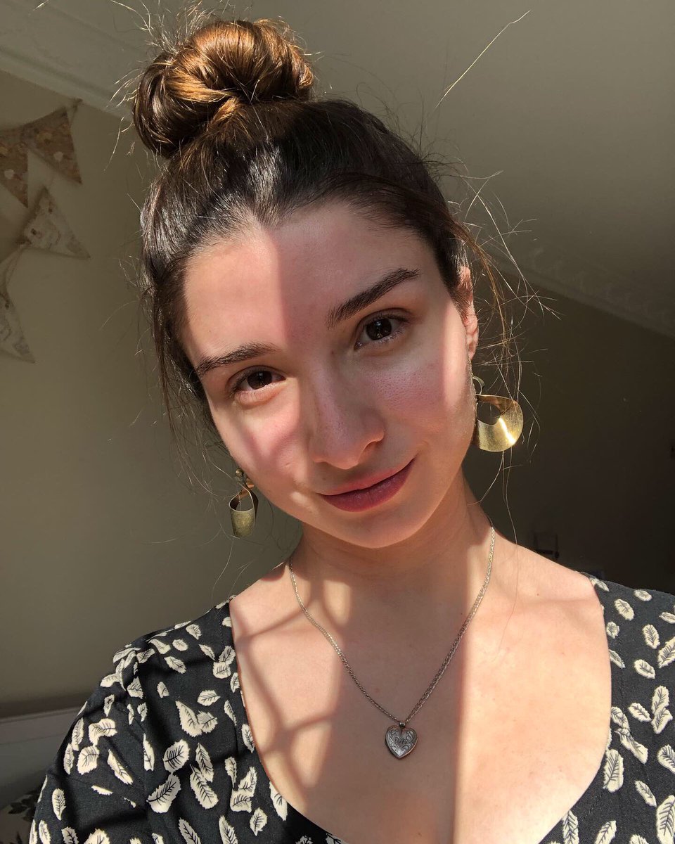allyymclean's tweet image. Don’t forget to apply sunscreen, every 2-3 hours, or when you sweat it off.
Alternatively, you can eat it like yogurt. Eat all the sunscreen so you can sweat sunscreen and not have to apply it anymore
#NeverBurn #sunsafe #summer #sunscreen #nomakeupchallenge #selfie #actress
