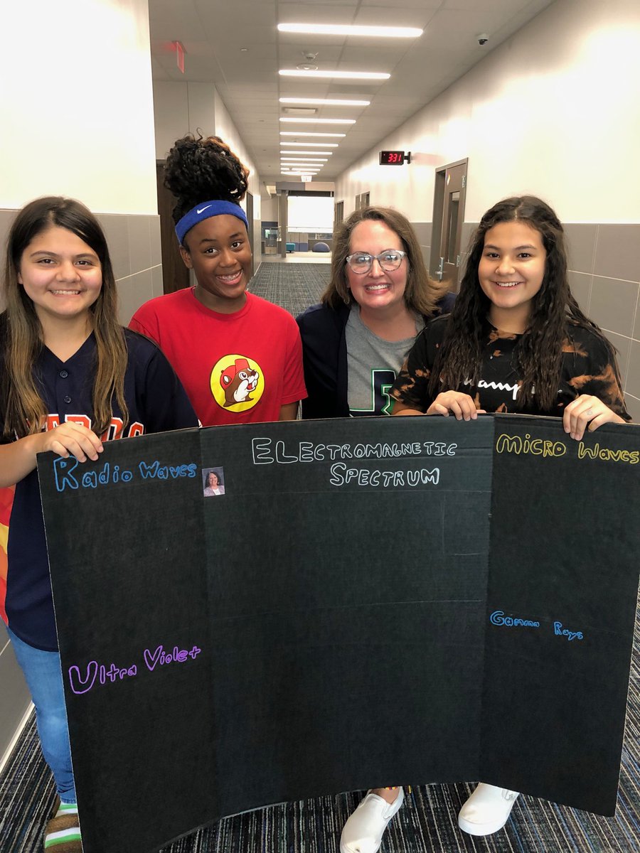 ⁦<a href="/paigecmoser/">Paige Moser</a>⁩ getting kids hyped about their final frontier projects in science. Truly a P2P moment! ⁦<a href="/HofiusKISD/">Hofius Intermediate</a>⁩ #soaringinscience ⁦@ChristyAGoforth⁩