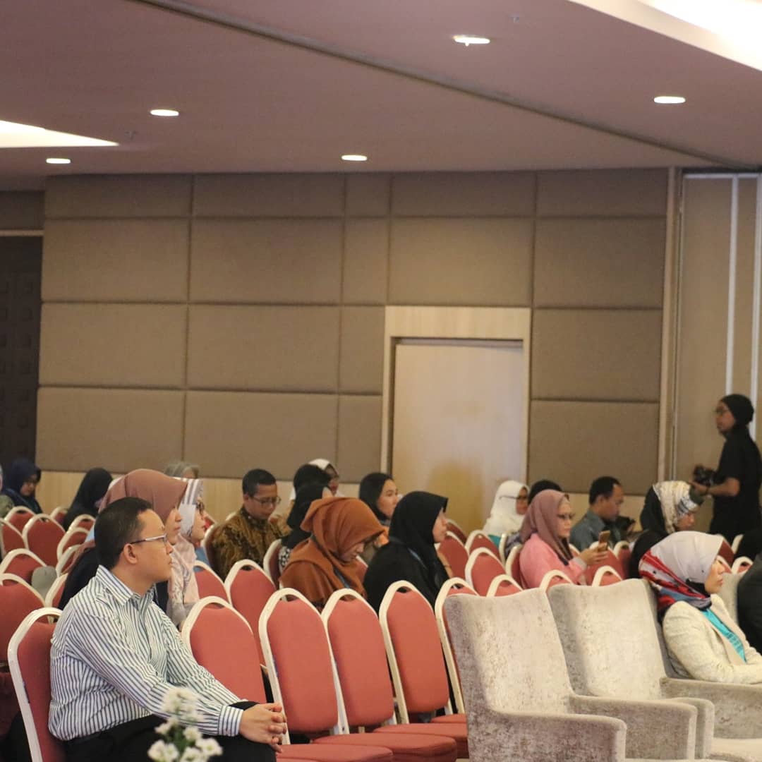 conaplin's tweet photo. Speaker of the 2nd plenary session - Prof. Anita Lie.

The Twelfth International Conference on Applied Linguistics.

#CONAPLIN #CONAPLIN12 #CONAPLINXII https://t.co/IgMgQZ0DJe