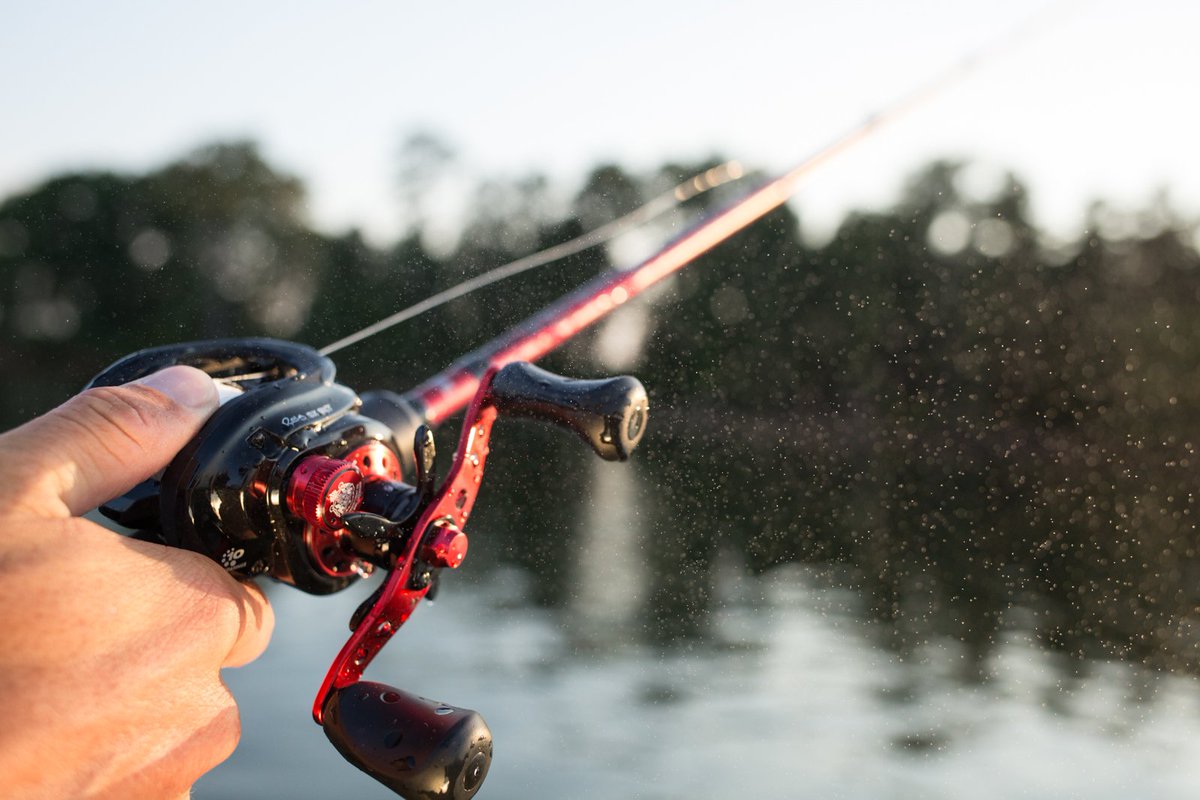 Abu_Garcia's tweet photo. The NEW Revo SX RKT is our fastest Revo SX yet, a quick 9.0:1 gear ratio. The Revo SX RKT features an improved Dura Clutch design, as well as an upgraded Infini brake system that results in smooth and effortless performance. #AbuGarcia #AbuGarciaForLife #RevoSXRKT https://t.co/2vf8TMccwA