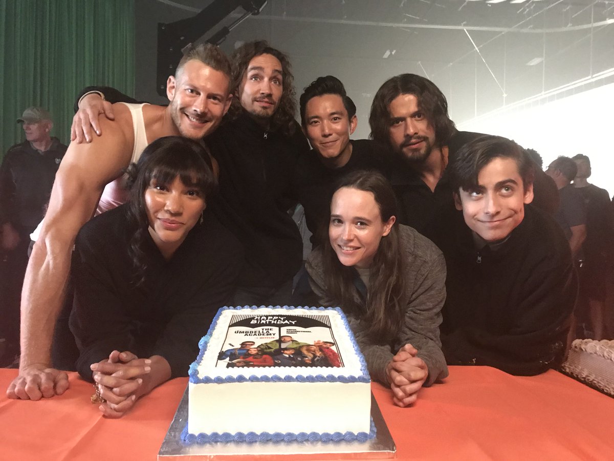 UmbrellaAcad's tweet photo. on the nineteenth hour of of the first day of october, 2019, we all wished the hargreeves siblings a very super birthday 🖤☂️🔪🐙 https://t.co/ThsOpmxYEy