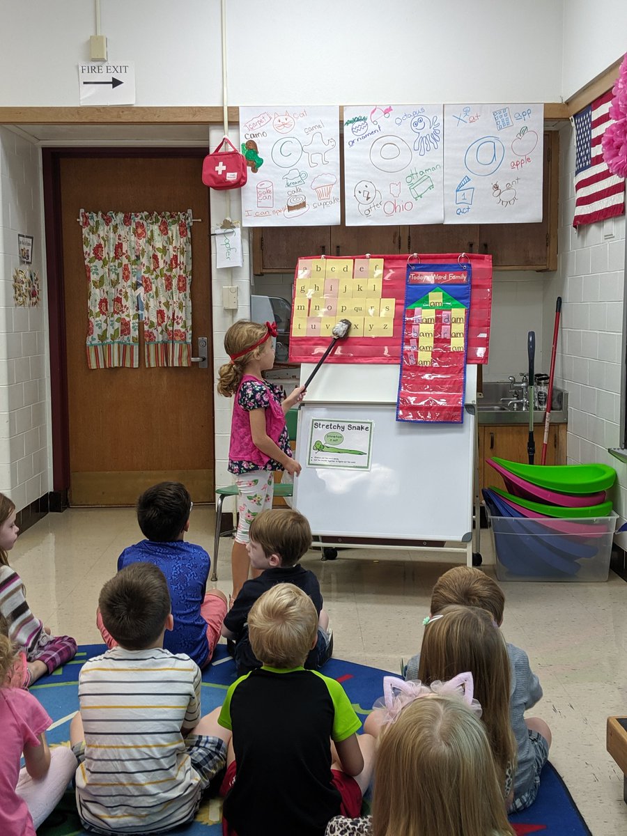 JenWCop's tweet photo. Student leaders in our HalfDayK during Fundations!  
#alexcellence
#HalfDayK https://t.co/xrvroiBV6u