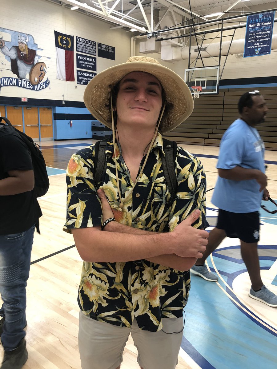 unionpinespirit's tweet photo. vikings ❤️ Hawaiian day 🌺 #letsgouphs #vikingstrong https://t.co/A2flp8KEaR