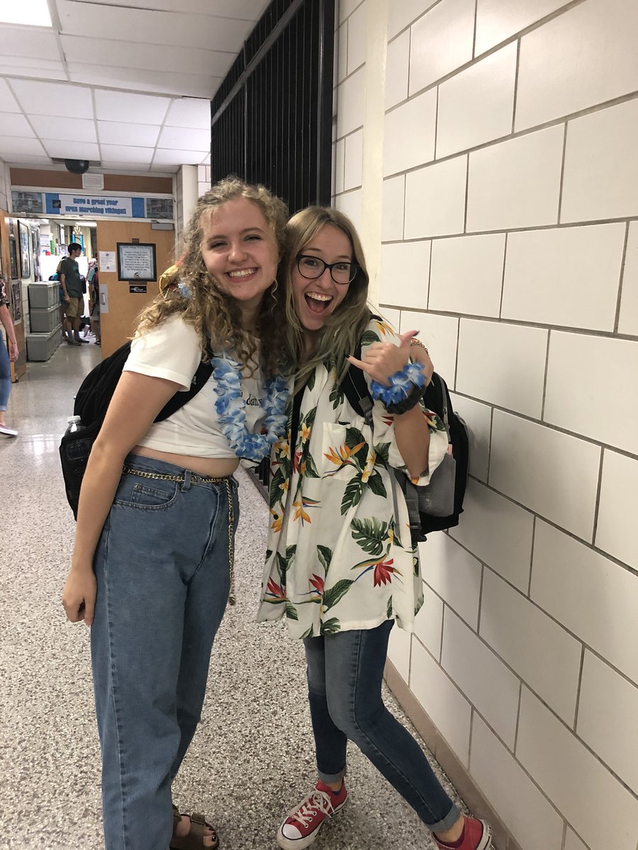 unionpinespirit's tweet photo. vikings ❤️ Hawaiian day 🌺 #letsgouphs #vikingstrong https://t.co/A2flp8KEaR