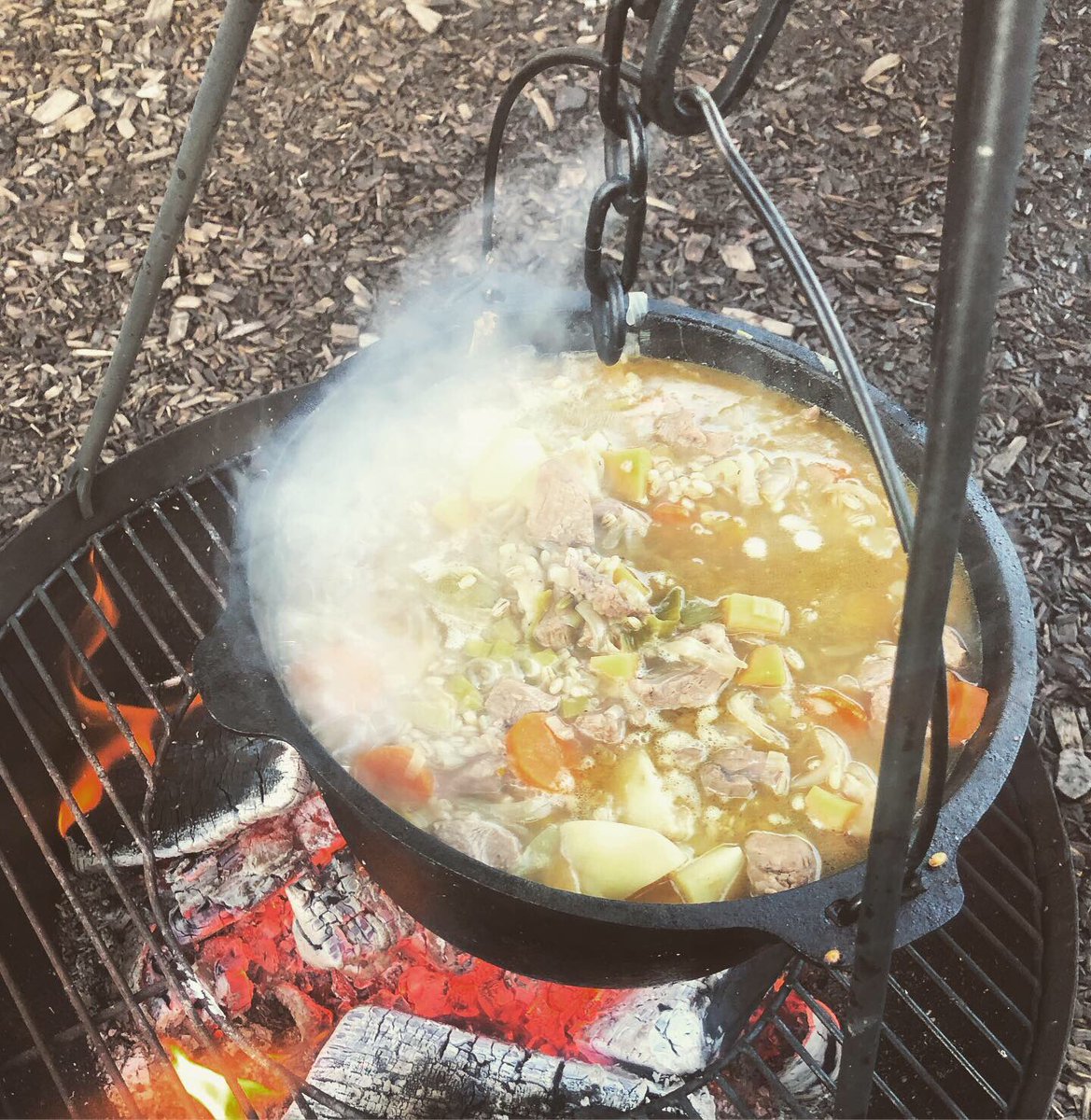 fodinthefield's tweet photo. A few shots from last Fridays Whittle + Feast with @thewhittlings @HawardenEstate @Taste_Blasu #fodder_lass #realgrub #cawl #newales https://t.co/LJBbI7MBaW