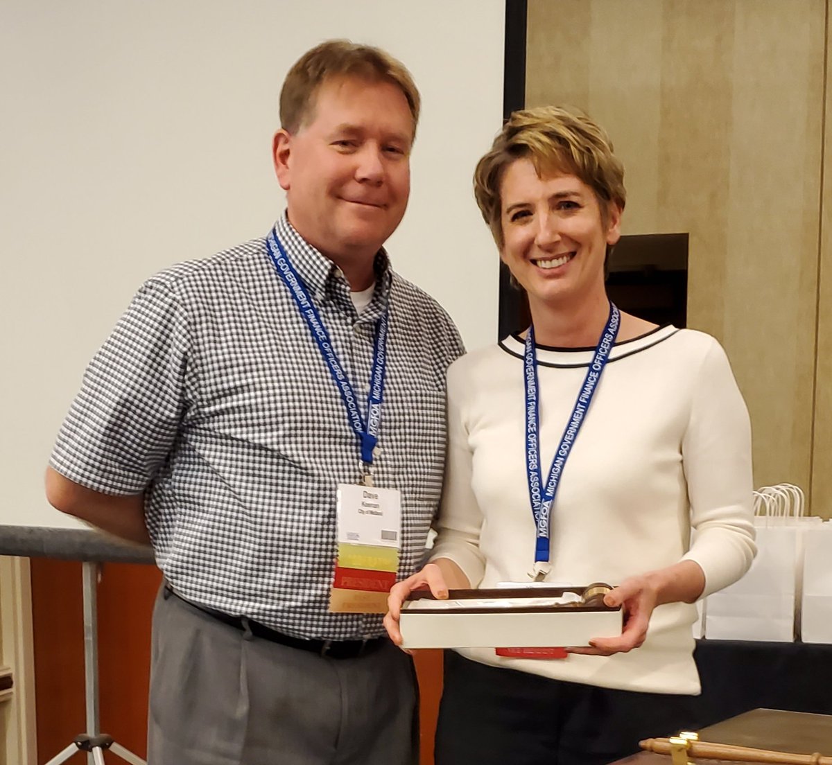 MiGFOA's tweet photo. Let the year of Garland begin!
Kim Garland receives the gavel from outgoing President Dave Keenan. https://t.co/UVaQpfRiw7