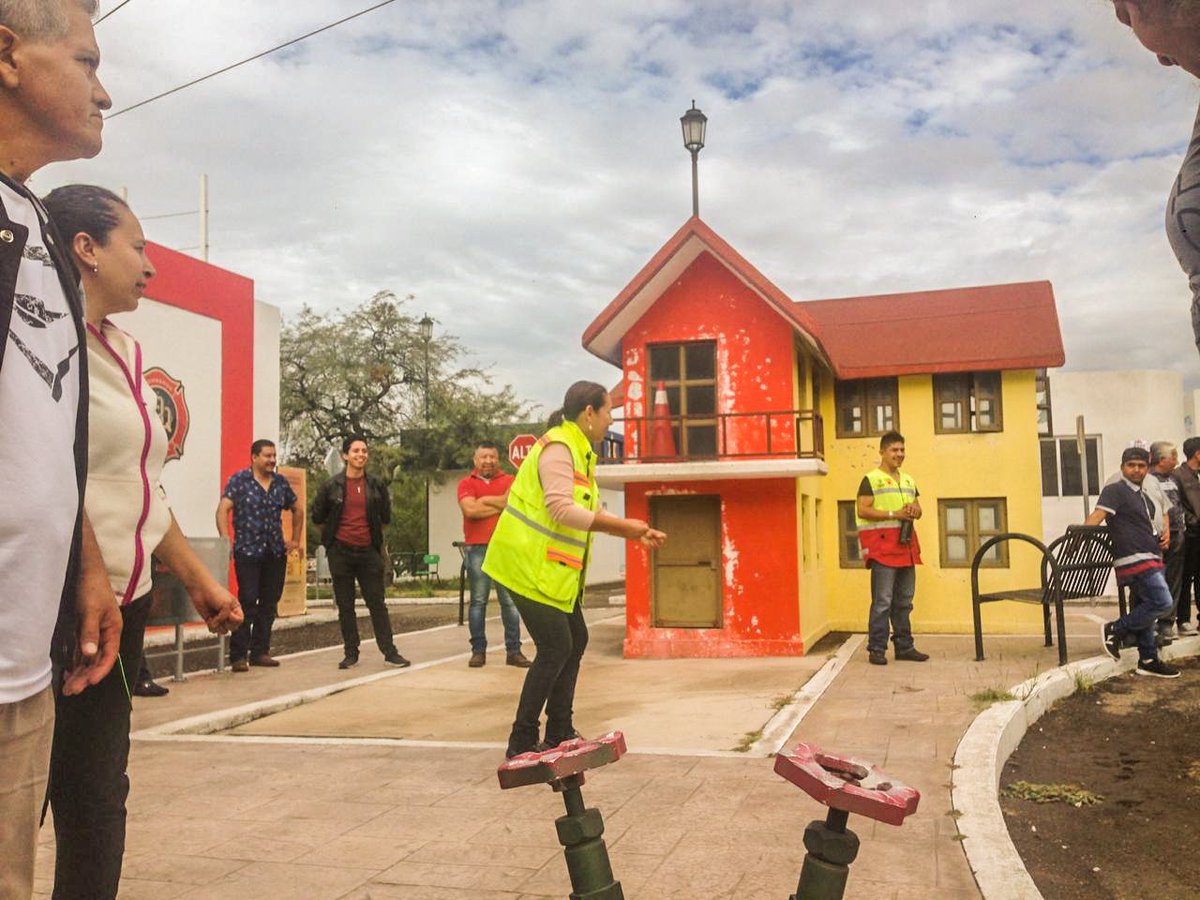 pcmqro's tweet photo. El día de hoy, en nuestro Parque Temático de Capacitación "Querépolis" impartimos #CursoIntegral a la Asociación de Tortilleros, capacitando a un total de 101 personas.
#ProtecciónCivilLoHacemosTodos
#JuntosHagamosLaDiferencia https://t.co/2ntGYH1Btd