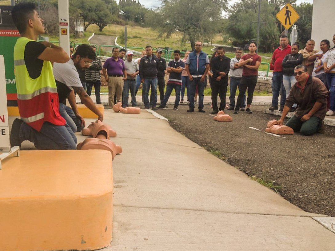 pcmqro's tweet photo. El día de hoy, en nuestro Parque Temático de Capacitación "Querépolis" impartimos #CursoIntegral a la Asociación de Tortilleros, capacitando a un total de 101 personas.
#ProtecciónCivilLoHacemosTodos
#JuntosHagamosLaDiferencia https://t.co/2ntGYH1Btd