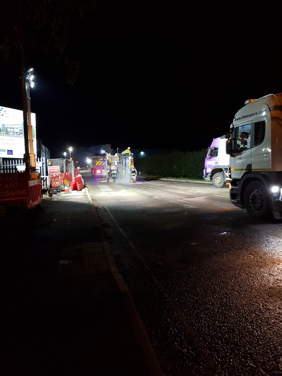 Going the extra mile, or 278m to be exact! Emerald PM on site to ensure the first night closure going to plan for the resurfacing of Langford Lane. Ahead of the completion of another new build <a href="/premierinn/">Premier Inn</a> at <a href="/OxfordTechPark/">Oxford Tech Park</a>