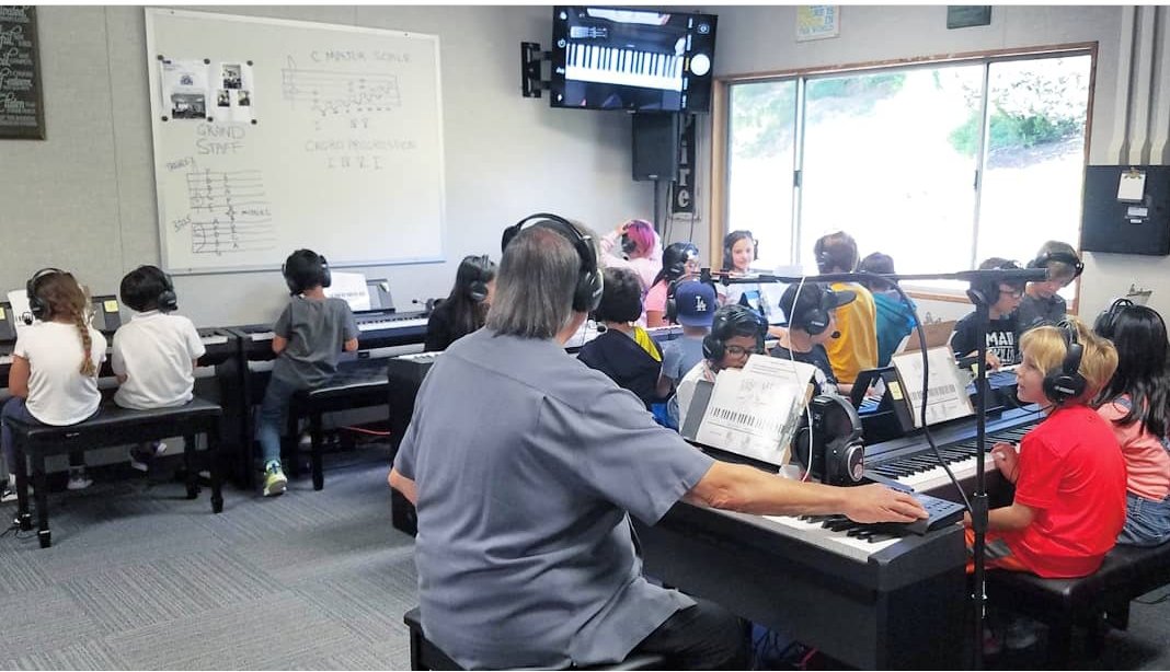 ErickaMacon's tweet photo. Today my little musicians worked on finger placement on the key  boards in music! 🎹🎶🎵

#opshares #opmusic #publicschoolmusic https://t.co/MPATpNNFqQ