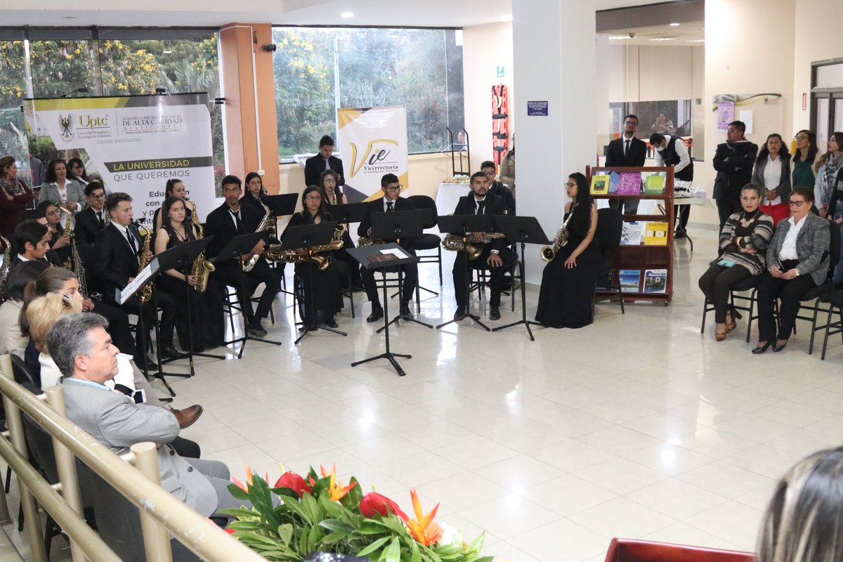UPTCoficial's tweet photo. En #DiaInternacionalDelCafe ¿Qué tal acompañarlo con un libro? La #UPTC en Jornada Inv. inaugura #LibreríaUPTC, espacio que además de promover la lectura de libros de la #EditorialUPTC, busca acercar el conocimiento a la comunidad académica, según Lida Riscanevo, editora en jefe https://t.co/sQ9YwrTh0F