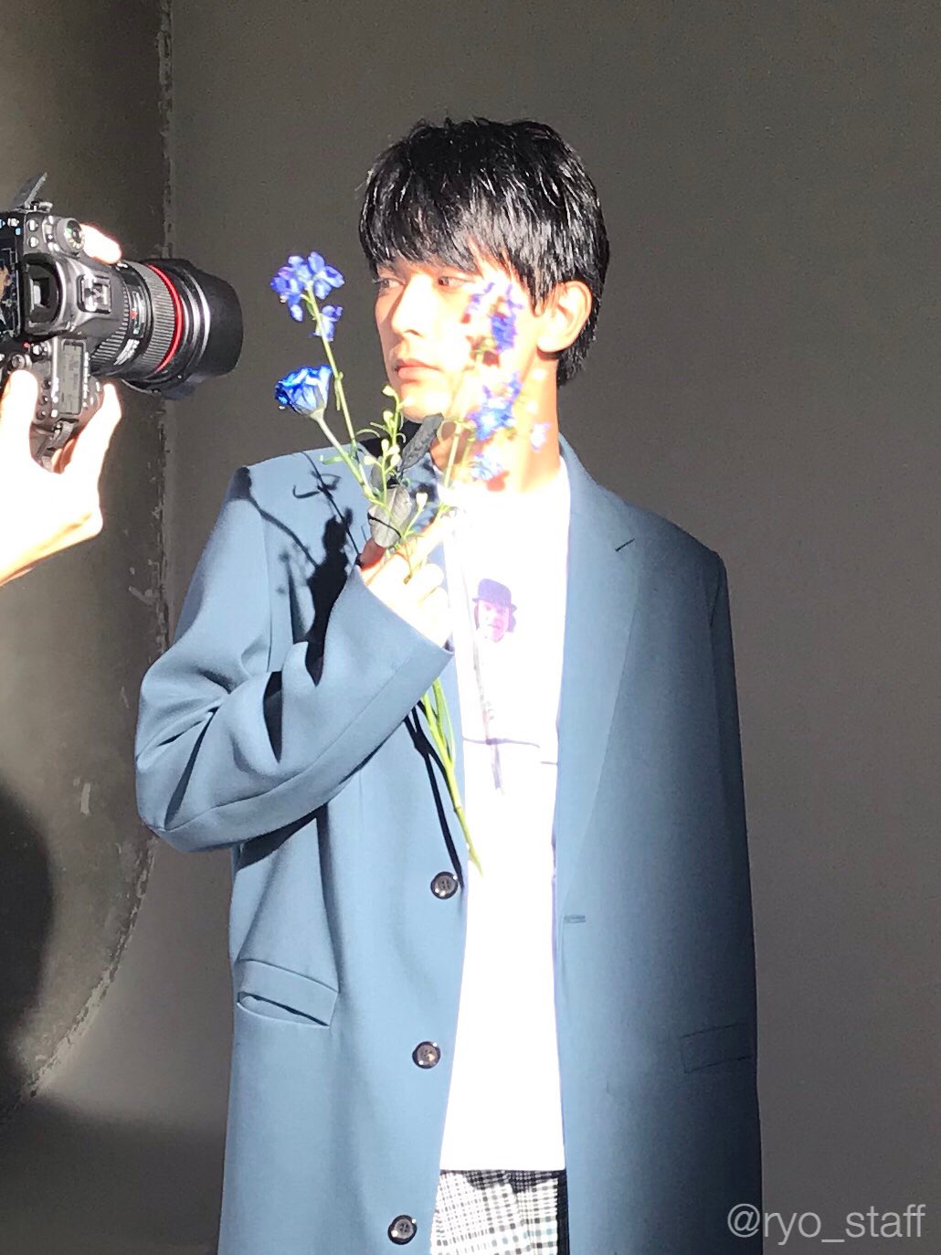 【大型配送タイプ】吉沢亮さん掲載ページ（A3サイズ配送）#8135 Amazon.co.jp: 大型 鈴木亮平吉沢亮さん掲載2ページ（ポスター