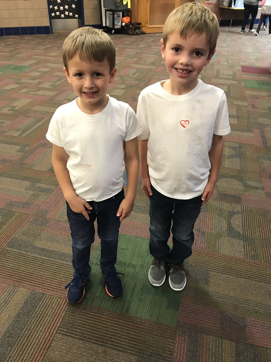 SchantzDanielle's tweet photo. We had so many book sponsors and those that gave extra that every kid was able to pick out a $5 book from the book fair!! 27 excited kids left with a book today!! #welovetoread #scholasticbookfair #iwontheteacherprize #booksandcoffee #trfprowlers https://t.co/0EO3jLRoHy