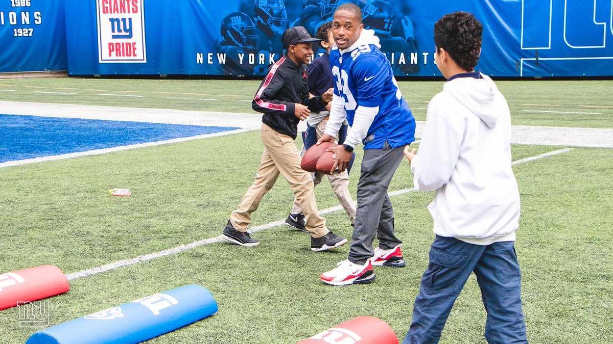Giants's tweet photo. Today our players had a blast teaching @SONewJersey athletes how to punt, pass, and kick!  

#GiantsHuddlefor100 | @HMHNewJersey https://t.co/BRsGQpcQLX
