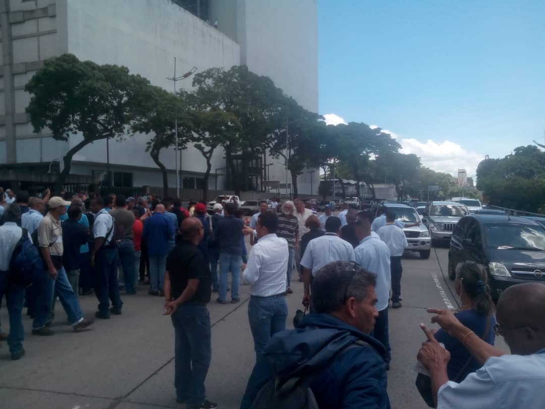 UcvMiguelangel's tweet photo. Trabajadores de Cantv y Movilnet se movilizaron hoy #CantvMovilnetSalarioIgualCanastaBasica @CCURA_Vzla @laclaseinfo @PSL_Vzla https://t.co/VOVK3SHjDm