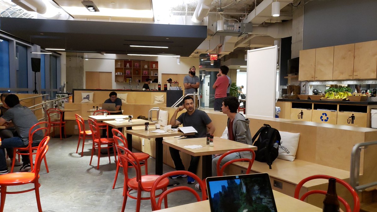 frontendmiami's tweet image. People are showing up, pizza and beer is here, and talks will start in the next 15 minutes! Free tonight? Come hang out! #miamitech #DeveloperCommunity @MFLTechEvents