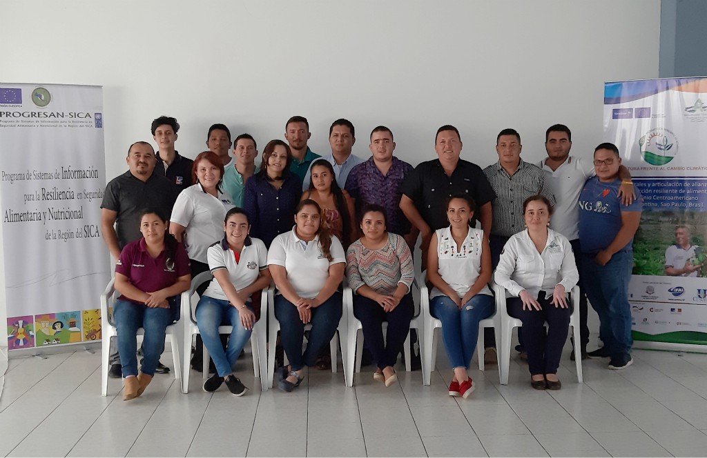 PROGRESANSICA's tweet photo. #NoticiaSAN | Región Trinacional implementa Sistema de Vigilancia en #SAN #STVAN ➡️ https://t.co/ZaUOgbSRMi #UEenCentroamérica #SistemasInformaciónSAN #SeguridadAlimentariaNutricional #Resiliencia @MTFRL https://t.co/5WDGQuyDRC