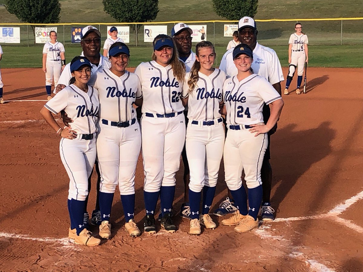tsmithnoble1's tweet photo. Softball Senior Night! They had a great season.  #GoBears https://t.co/0Yrr31GYQO