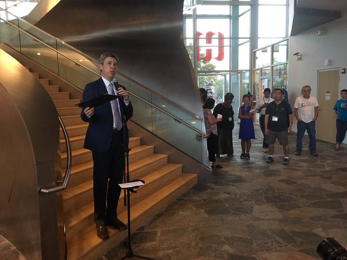 natestorring's tweet photo. “Chattanooga doesn’t want to be another city. We just want to be like us. But we do have a lot to learn from all of you.” Mayor @AndyBerke, @Chattanooga_gov welcomes placemakers from around the world to #PlacemakingWeek. https://t.co/S1bv3leZlp