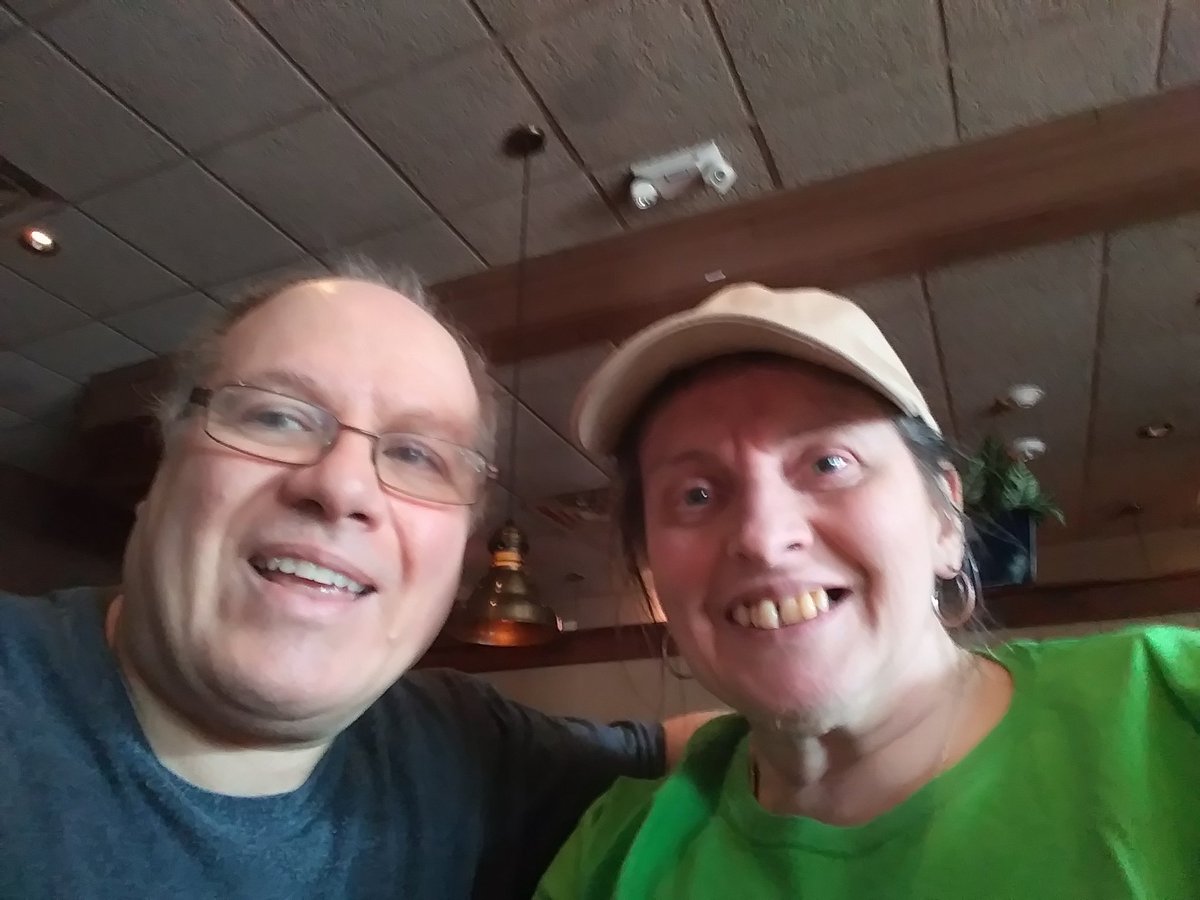 AFalconiero's tweet photo. We celebrated both of our birthdays at Red Lobster today. https://t.co/a9bTFlXtP4