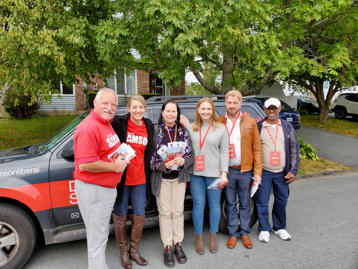 melaniejoly's tweet photo. L'équipe de @darrellsamson est à votre rencontre dans les rues de Sackville—Preston—Chezzetcook. Bientôt, vous devrez choisir : revenir aux années Harper, ou #ChoisirDAvancer. Le 21 octobre on #votesamson. #lib2019 #elx43 https://t.co/sh5xJWvjQR