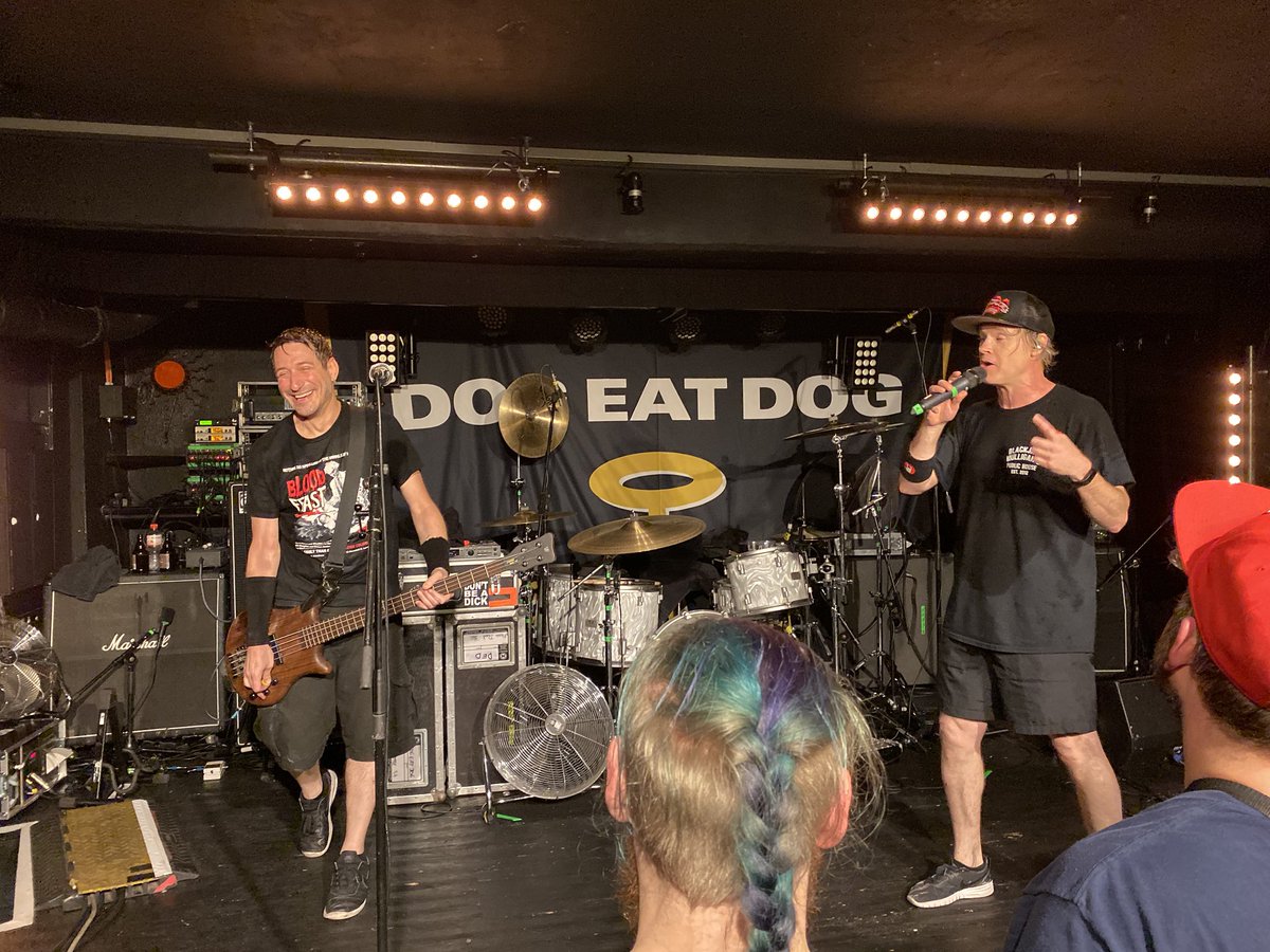 mountiemania's tweet photo. Now this was epic #dogeatdog at Kaiserkeller #hamburg pure energy, passion and lots of fun. Thanks guys #nofronts #funnelking #goodtimes #music #livemusic #onstage https://t.co/qA7ii1Glpc