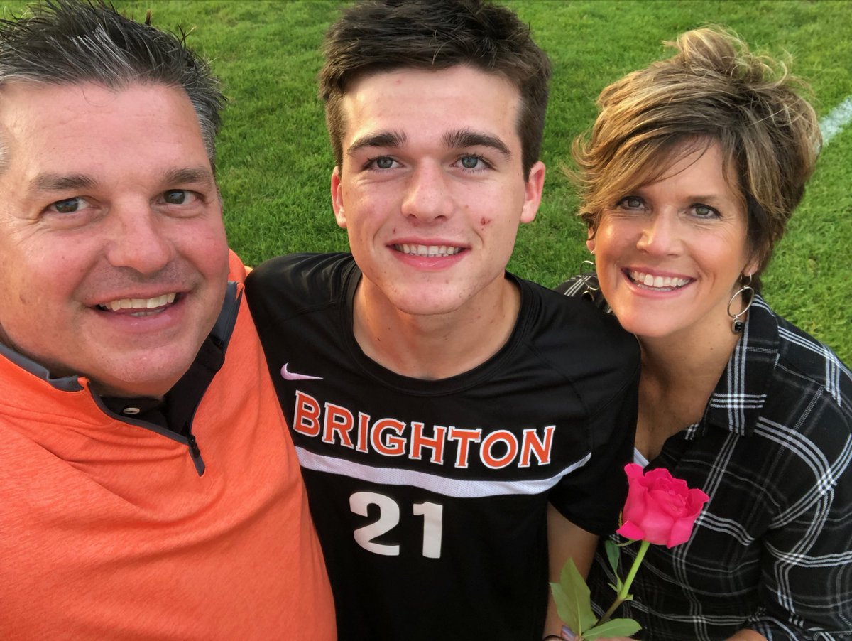 kvankannel's tweet photo. Pink Week &amp; Senior Night for BHS Soccer.  Real heroes do wear pink! ⁦@fundalifeorg⁩.  Real “Dogs” beat Hartland on Senior Night!  Proud of &amp; Love You Goose! https://t.co/SfhInt15tq