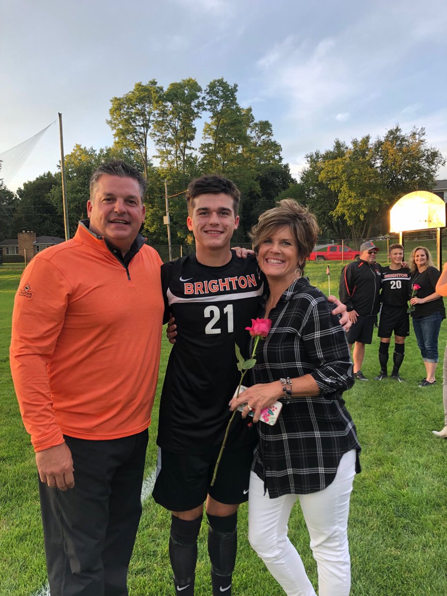 kvankannel's tweet photo. Pink Week &amp; Senior Night for BHS Soccer.  Real heroes do wear pink! ⁦@fundalifeorg⁩.  Real “Dogs” beat Hartland on Senior Night!  Proud of &amp; Love You Goose! https://t.co/SfhInt15tq