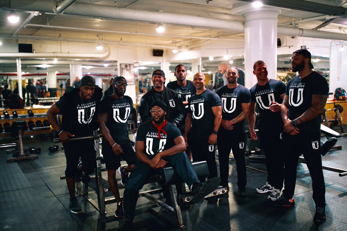 ASecondU1's tweet photo. THE STRENGTH OF THE TEAM IS EACH INDIVIDUAL MEMBER. THE STRENGTH OF EACH MEMBER IS THE TEAM!
Phil Jackson-
.
.
WORKOUT WITH OR SPONSOR A NATIONALLY CERTIFIED FORMERLY INCARCERATED PERSONAL TRAINER.
https://t.co/02e6HiPQY9
.
.
#completebodygym #completebody #philanthropy https://t.co/N31ay6yyhX