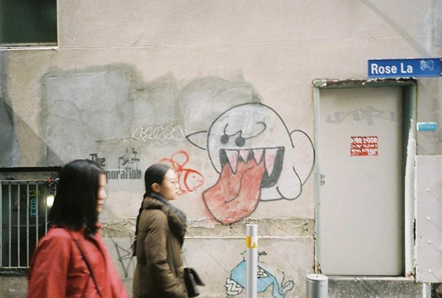 jdshootsraw's tweet photo. Rosa Lane .
.
.
.
.
.
.
 #urbex #streetshared #aov #weekly_feature #createexploretakeover #shotzdelight #mkexplore #gearednomad #rsa_streetview #imaginatones #hsdailyfeature #symmetricalmonsters #FilmIsNotDead #filmphoto #kodak #thecreative #ishootfilm #… https://t.co/LxGsjpmTBR https://t.co/KD3dQXeDa5