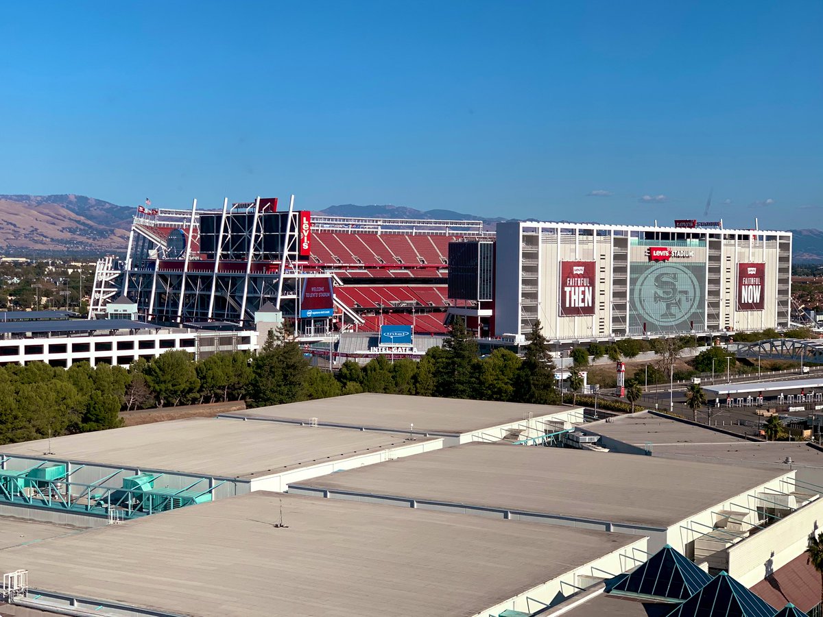 RachelleTobkes's tweet image. I made it to Santa Clara for #CitrixConverge!! 👩🏼‍💻 I might even be able to catch a 49ers game from my room with this cool view 😬🏈