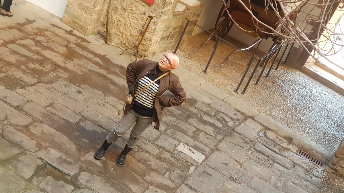 ZilFoxil's tweet photo. In need of another adventure! 
#Spain #galadali #castle #adventure #holidays #missingchristmas #Barcelona #adventurergal #pinkhair
#zilfoxxxilstudio https://t.co/VhI9U34C4H