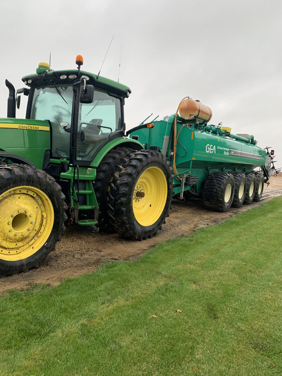 Horob's tweet photo. What a crappy day. #harvestlab @JohnDeere @KibbleEquipment https://t.co/SGGdGwVJtP