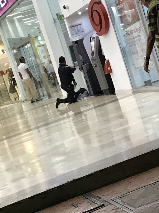 Cuando justo vas a retirar y llegan estas l&aacute;mparas a da&ntilde;ar el esquema. https://t.co/lKJjX36dAX<a href="/tag/mianiversariodetwitter"class="tags"><span>#mianiversariodetwitter</span></a>