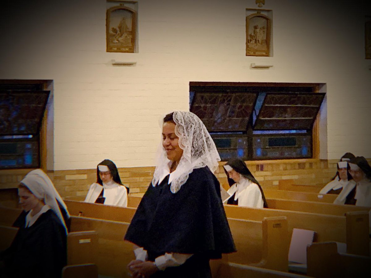 CarmelitesOCD's tweet photo. A gift from St. Therese! We have a new postulant! Maria Teresa entered postulancy today on the feast of St. Therese! Please keep her in your prayers!
#carmelite #postulancy #sttherese https://t.co/rDCrvAGn5e