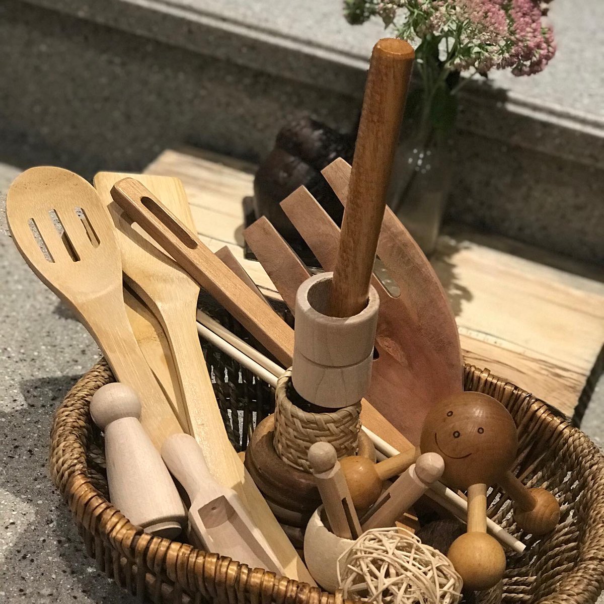 lovefromjgirl's tweet photo. Working on a Toddler Basket for the @sunfloweroville conference! 🌻 https://t.co/vLSb9M0onv