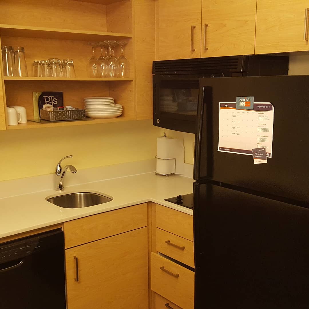 tomorrowquest's tweet photo. Stay @SonestaESsuites in Charlotte! They're great! Clean, cozy, and friendly staff! Recommended highly. #SponsoredPromo #SonestaESsuites  #Sonesta 
#charlotte #northcarolina  #HotelStory #Entertainer #TravelIgnite  #IgniteHospitalityServices https://t.co/jNLM0lvtQj