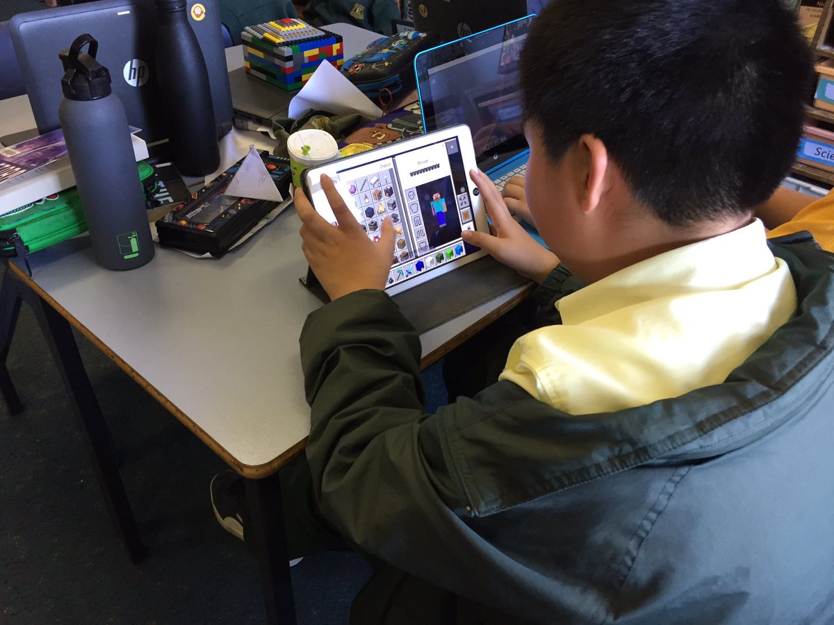 vaifoiakau's tweet photo. A key development in my practice at Enfield was how to enable students to learn, express success &amp; achievement in their own way. Some may be great in ICT, others art and some with hands on activities. #acuedu_p https://t.co/wdCYpiCI0r