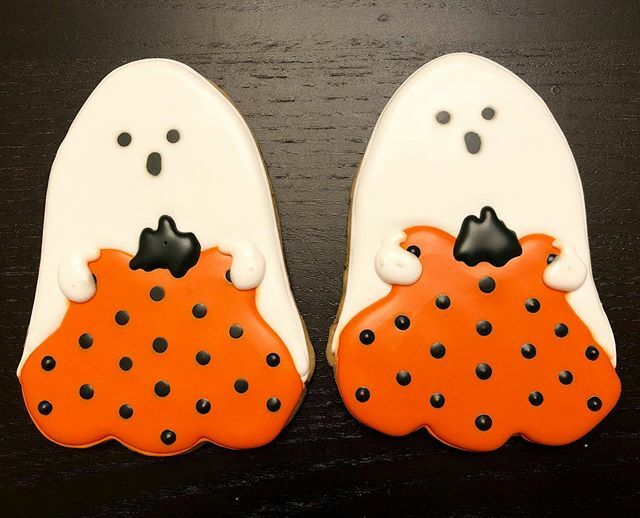 TCuppCookies's tweet photo. Apparently it is #nationalhomemadecookiesday! Here are some homemade cookies sent on to the #gobobakesale! 🤗 https://t.co/IzofnmHg3v https://t.co/naPosaBVHi