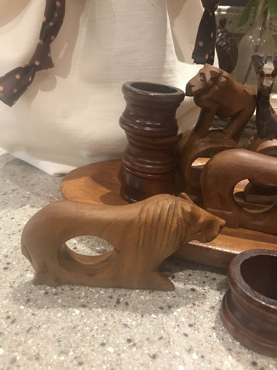 lovefromjgirl's tweet photo. The Wooden Jungle Bag will be ready for play @sunfloweroville conference 🦒🦏 https://t.co/zgYFNGEOC8