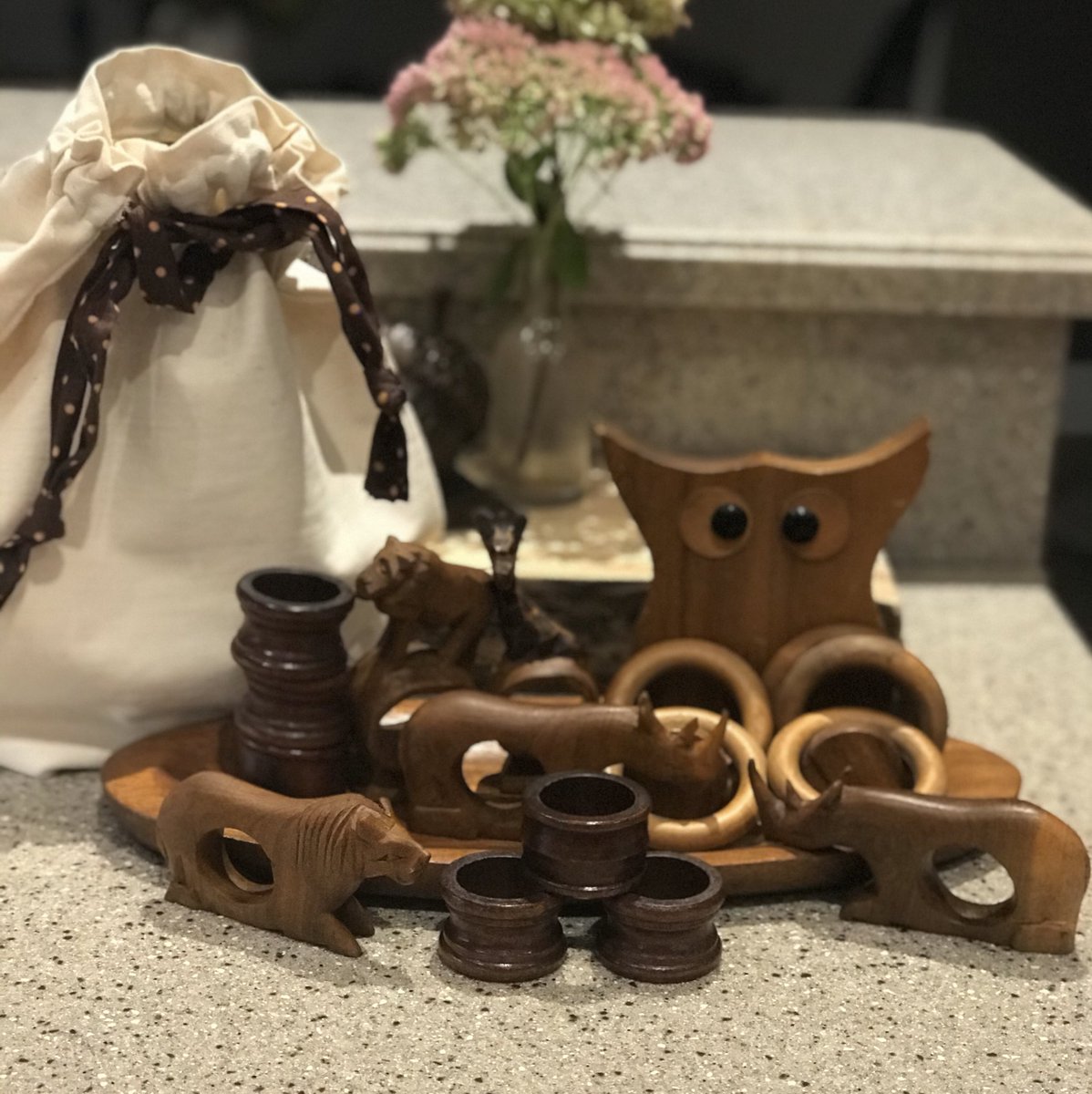 lovefromjgirl's tweet photo. The Wooden Jungle Bag will be ready for play @sunfloweroville conference 🦒🦏 https://t.co/zgYFNGEOC8