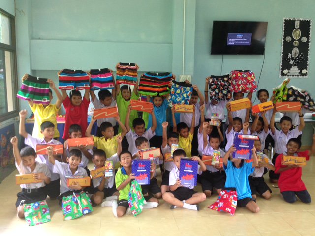 atwave's tweet photo. Children receiving their weekly allowance. #service #donate #charity To make a donation to support our efforts please visit - https://t.co/67BKqgUVFE https://t.co/vXVedUSiyL