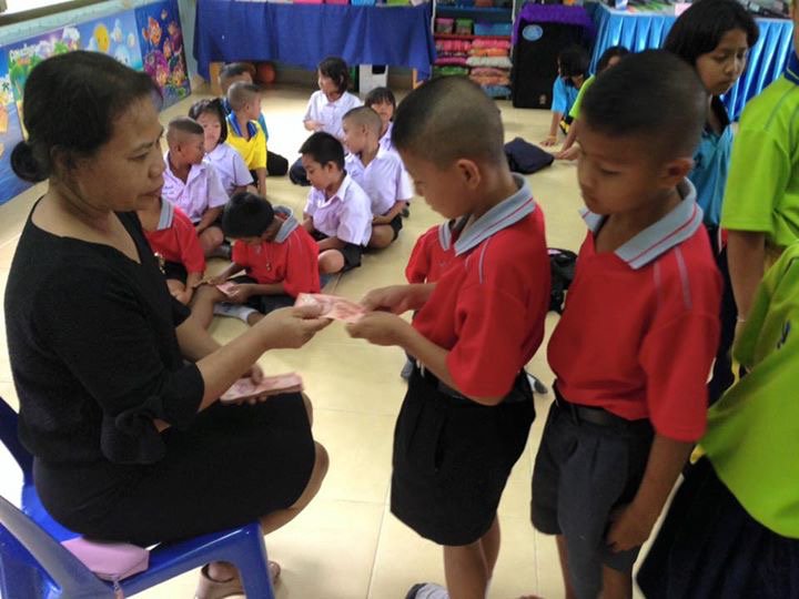 atwave's tweet photo. Children receiving their weekly allowance. #service #donate #charity To make a donation to support our efforts please visit - https://t.co/67BKqgUVFE https://t.co/vXVedUSiyL