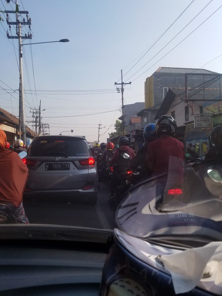 RicoAnthony's tweet photo. Kondisi jembatan karangpilang efek ada bus pariwisata. @e100ss https://t.co/BgBwASB8Iy