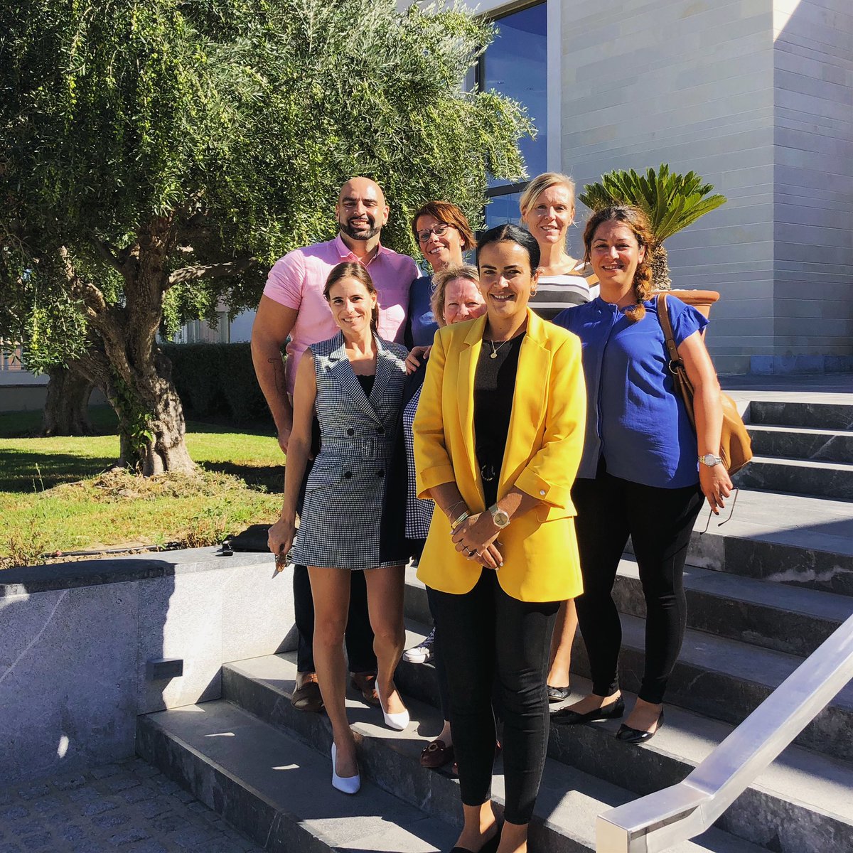 KirchnerBarbara's tweet photo. More than grateful to work with these amazing colleagues. My regional #TUIDX Leadership Team has finished the financial year on a high! Sales & Service performance above last year and target 🎯 #CREATINGSMILES2019 https://t.co/jQzogibiRz