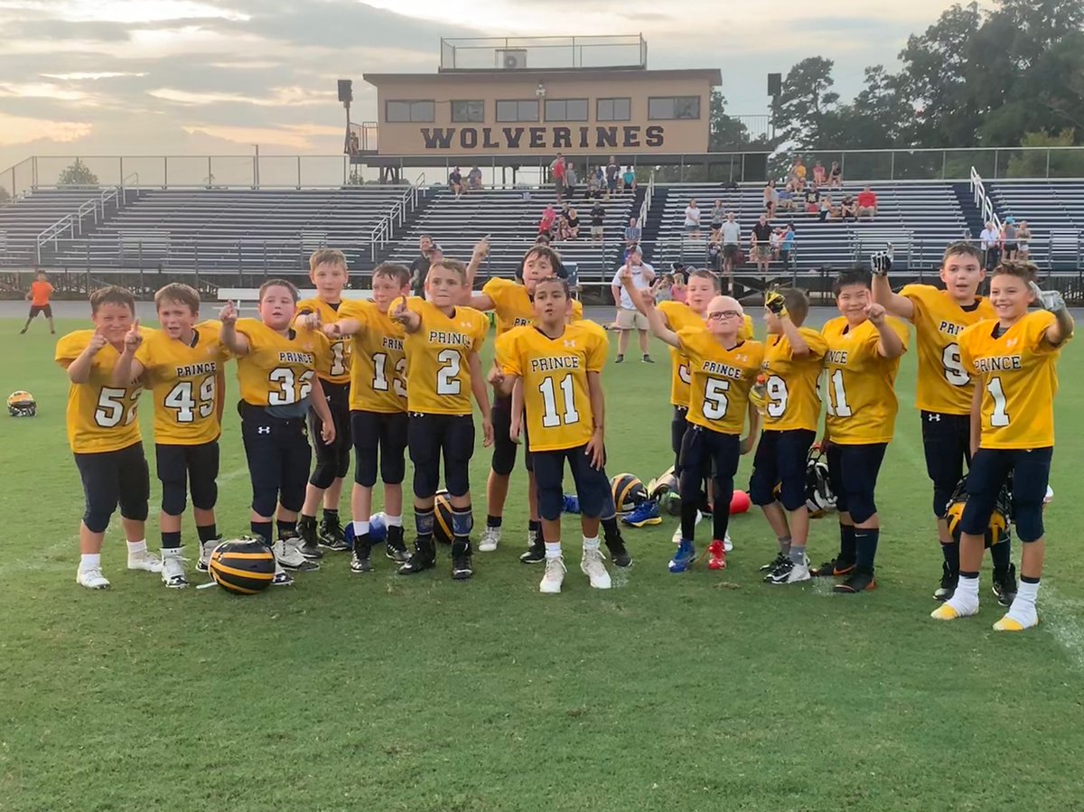 PACSWolverines's tweet photo. Congratulations to the 3rd and 4th grade Wolverines who finished an undefeated season tonight with a 40-6 win over GWA! https://t.co/4UpvlEuLnA