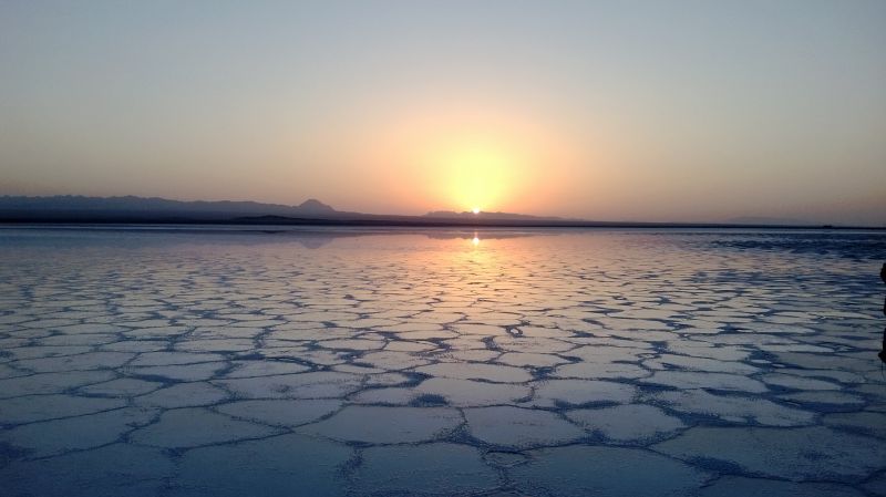 PressTV's tweet photo. Salt lake in #Iran's beautiful #MesrDesert.
#IranIsBeautiful #MustSeeIran #AmazingIran https://t.co/00UbP4UEzC