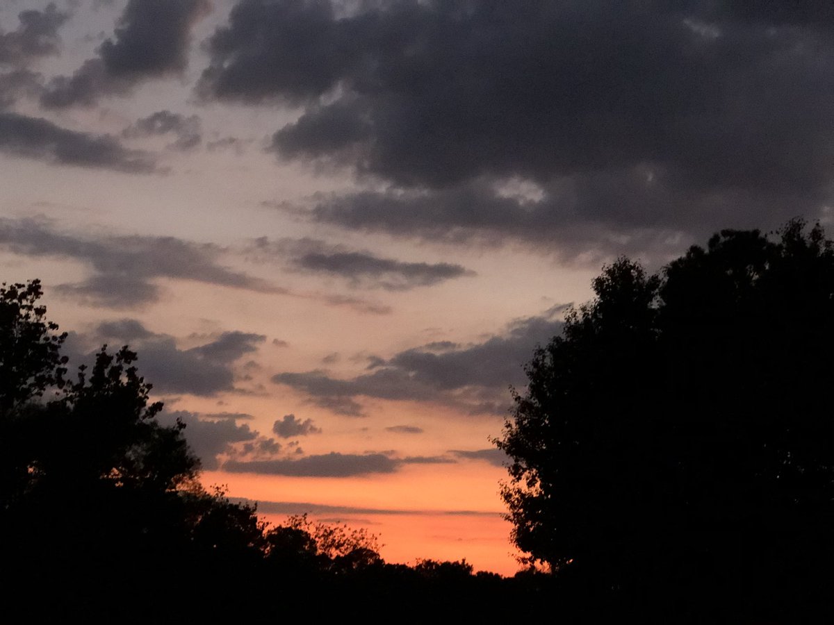 jillgilardi's tweet photo. Beautiful Oct 1 #sunset #recordbreakingtemps #WBRCFirstAlert https://t.co/WcTuncuKIw