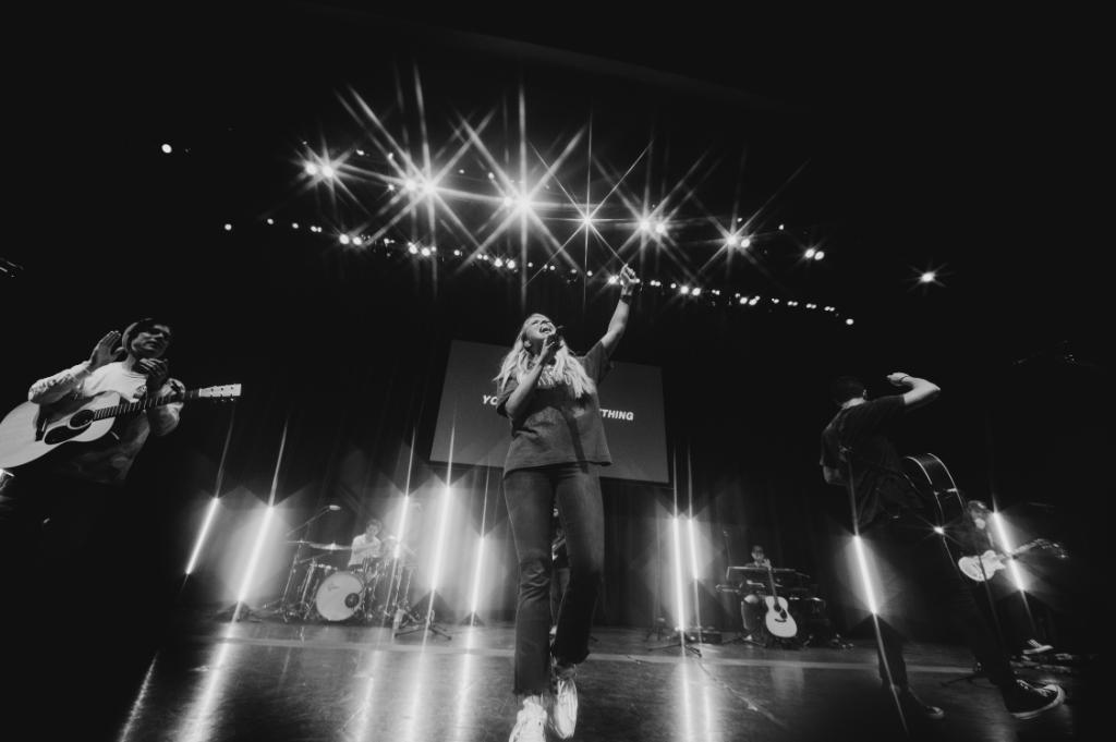 SamfordU's tweet photo. Thank you for joining with our students &amp; Office of Spiritual Life to lead us in a night of worship, @PassionMusic!

For God. For Learning. Forever. https://t.co/m2yHi2442P
